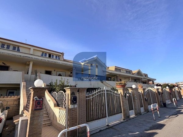 appartamento in vendita a Pomezia in zona Torvaianica