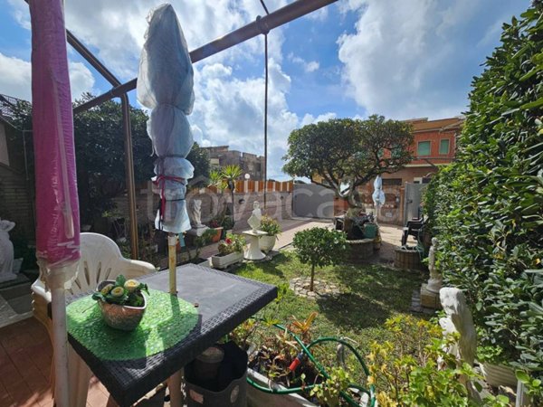 casa indipendente in vendita a Pomezia