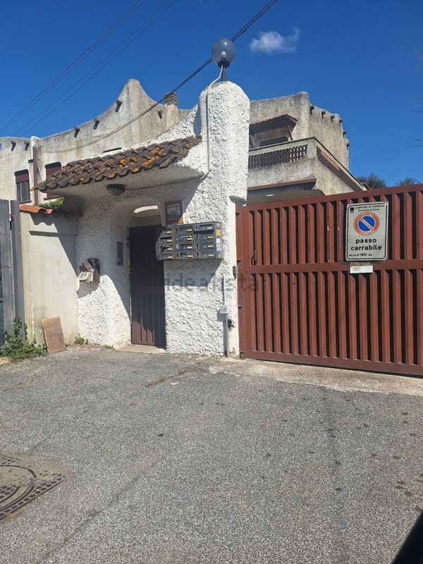 appartamento in vendita a Pomezia in zona Campo Ascolano