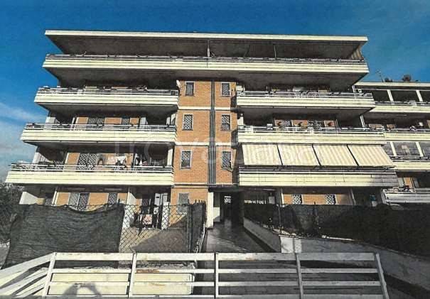 appartamento in vendita a Pomezia in zona Santa Palomba