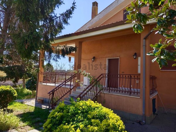 casa indipendente in vendita a Pomezia