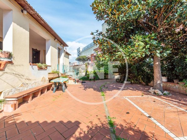 casa indipendente in vendita a Pomezia in zona Santa Palomba