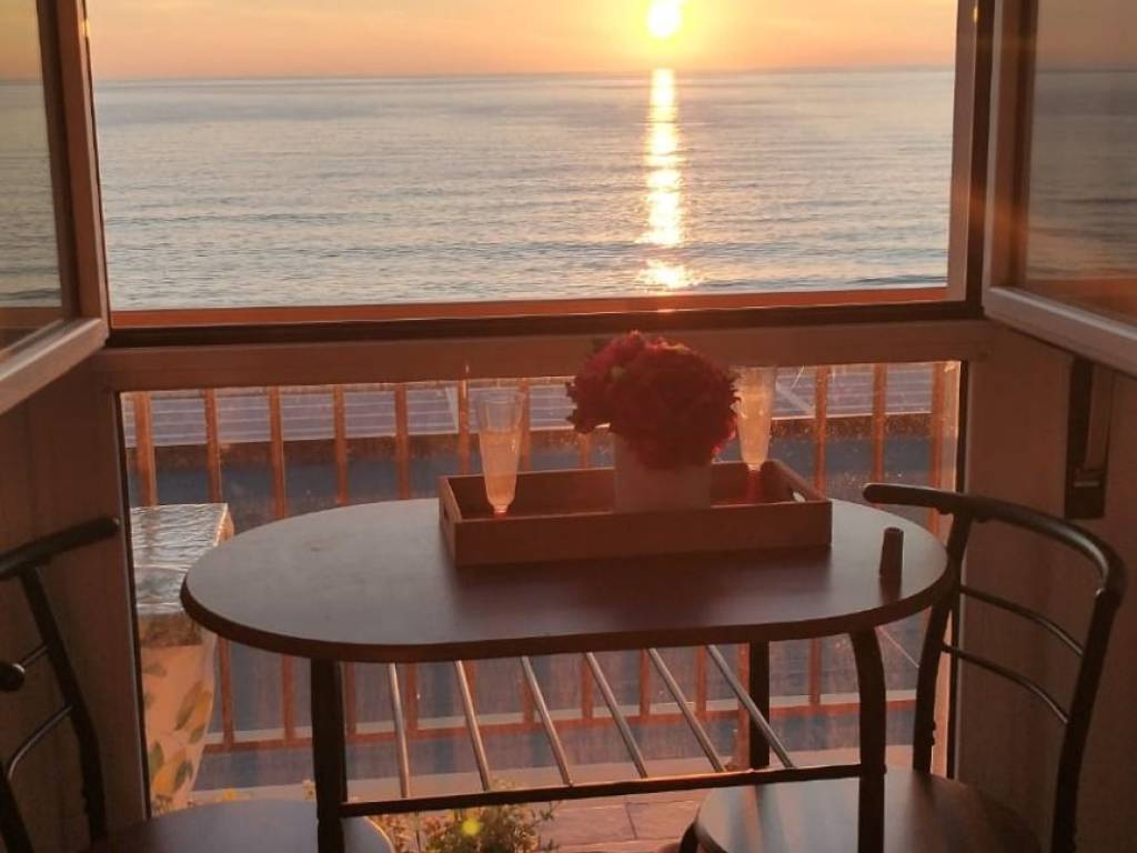 appartamento in vendita a Pomezia in zona Torvaianica