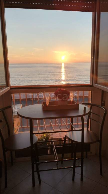 appartamento in vendita a Pomezia in zona Torvaianica