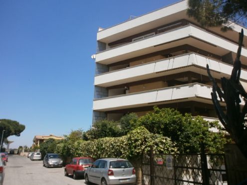 appartamento in vendita a Pomezia in zona Torvaianica