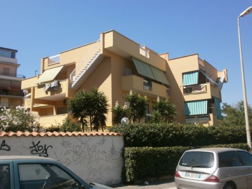 appartamento in vendita a Pomezia in zona Torvaianica