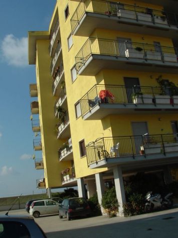 appartamento in vendita a Pomezia in zona Santa Palomba