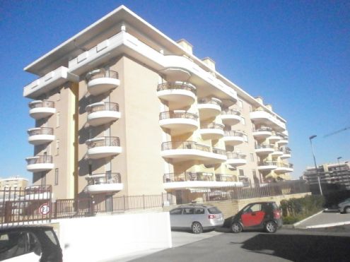 appartamento in vendita a Pomezia in zona Campo Ascolano