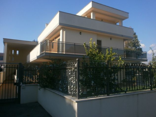 appartamento in vendita a Pomezia in zona Torvaianica