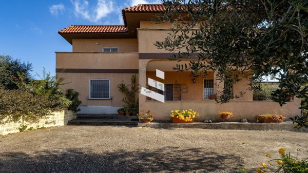 casa indipendente in vendita a Pomezia