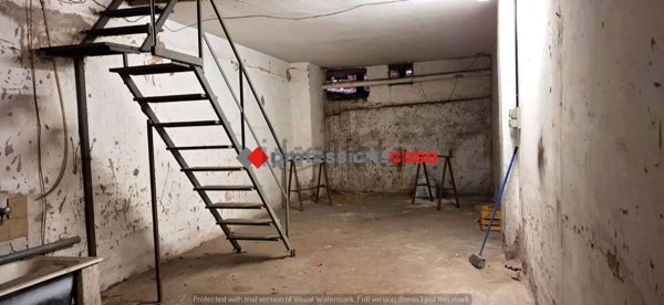 locale commerciale in vendita a Pomezia