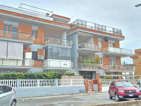 appartamento in vendita a Pomezia in zona Torvaianica