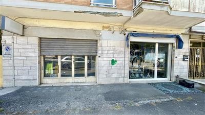 locale commerciale in vendita a Pomezia in zona Torvaianica