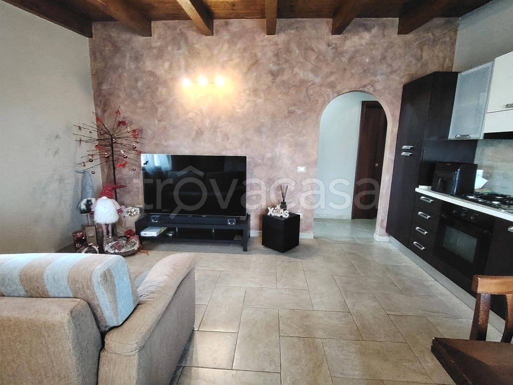 appartamento in vendita a Pomezia in zona Torvaianica