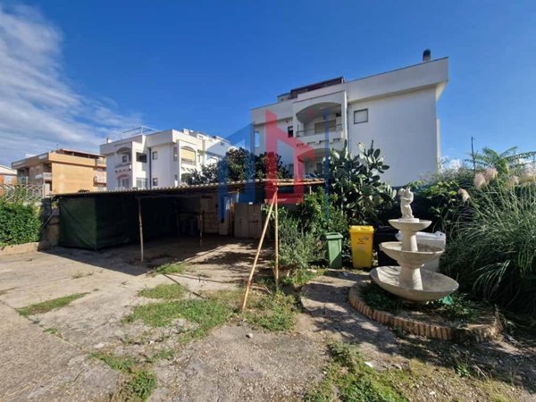 appartamento in vendita a Pomezia in zona Torvaianica