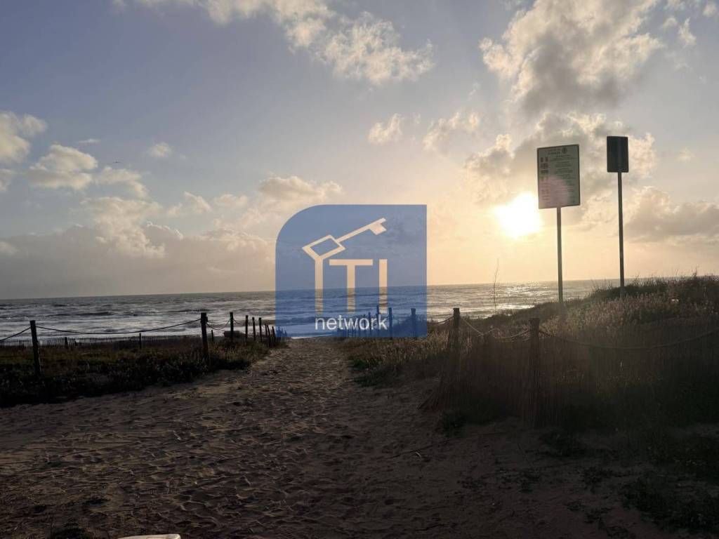 appartamento in vendita a Pomezia in zona Torvaianica