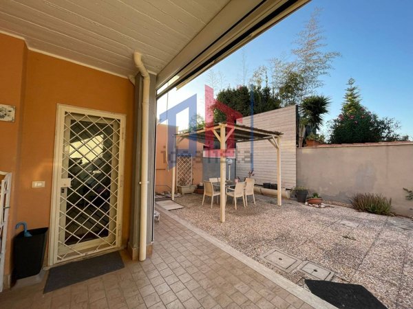 appartamento in vendita a Pomezia in zona Campo Ascolano