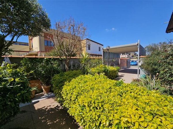 appartamento in vendita a Pomezia in zona Campo Ascolano