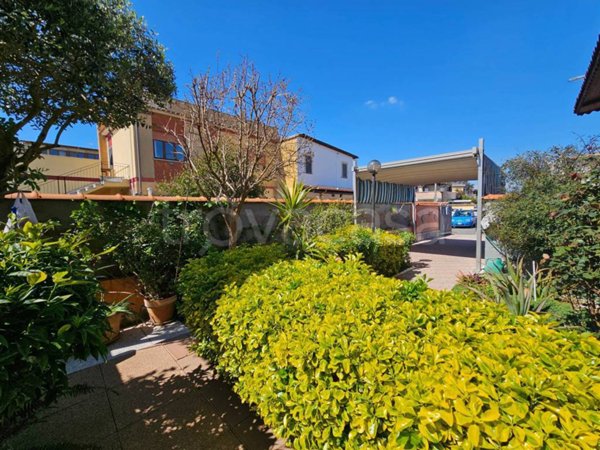 casa indipendente in vendita a Pomezia in zona Torvaianica