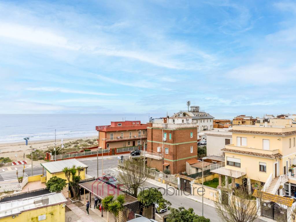 appartamento in vendita a Pomezia in zona Torvaianica