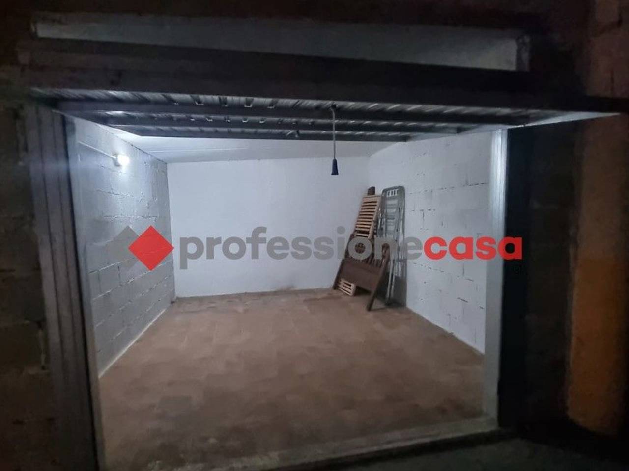 locale di sgombero in vendita a Pomezia