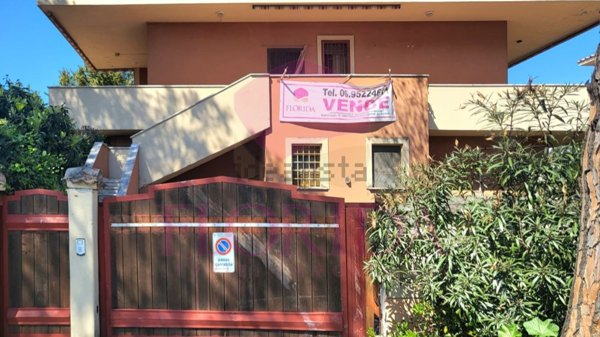 casa indipendente in vendita a Pomezia in zona Campo Ascolano