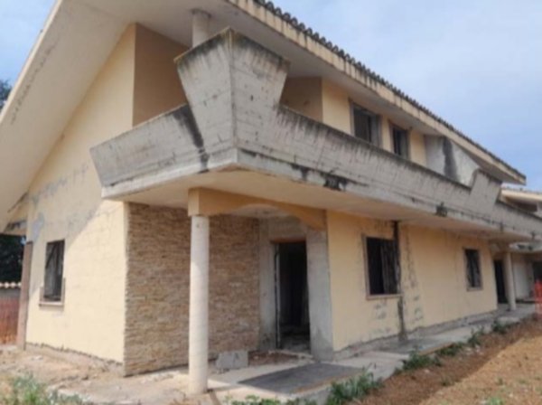 appartamento in vendita a Pomezia in zona Campo Jemini