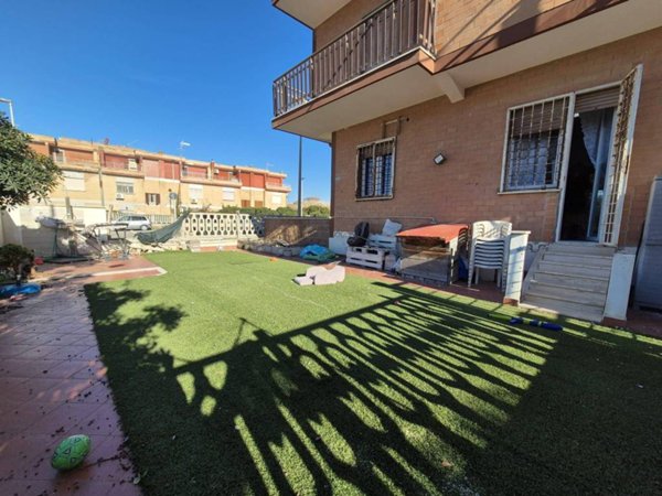 appartamento in vendita a Pomezia in zona Torvaianica