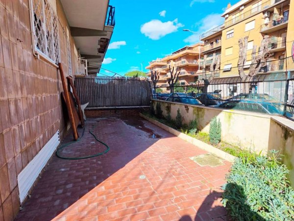 appartamento in vendita a Pomezia in zona Torvaianica