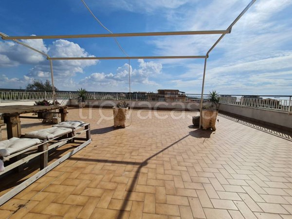 appartamento in vendita a Pomezia in zona Torvaianica