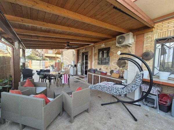 appartamento in vendita a Pomezia in zona Torvaianica