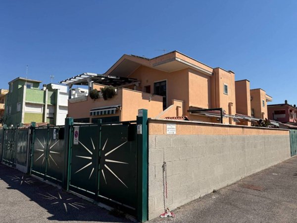 casa indipendente in vendita a Pomezia in zona Campo Ascolano