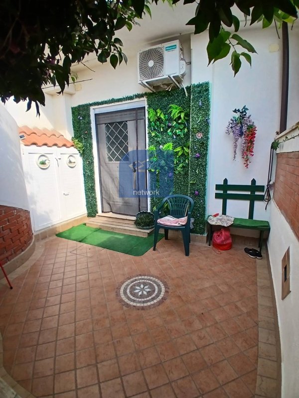 appartamento in vendita a Pomezia in zona Torvaianica