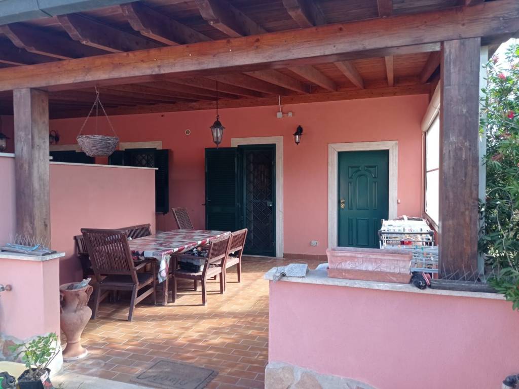 appartamento in vendita a Pomezia in zona Santa Procula