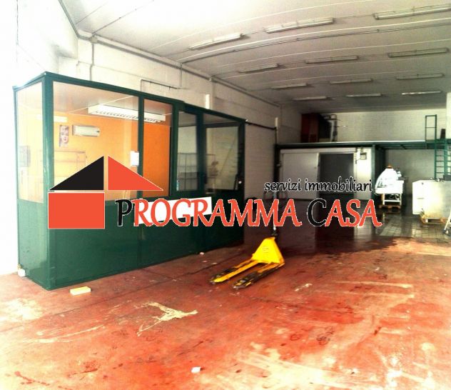 locale commerciale in vendita a Pomezia in zona Colli di Enea