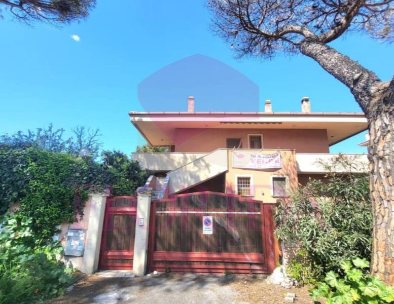 appartamento in vendita a Pomezia in zona Torvaianica