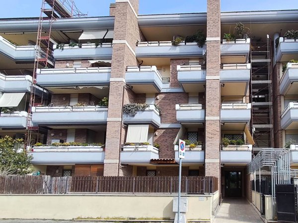 appartamento in vendita a Pomezia in zona Colli di Enea
