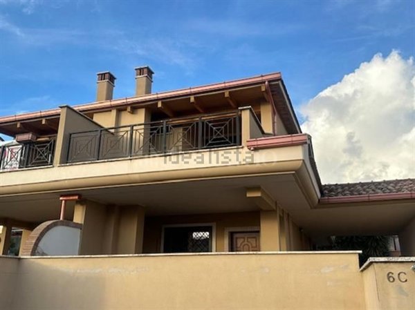 casa indipendente in vendita a Pomezia in zona Campo Jemini