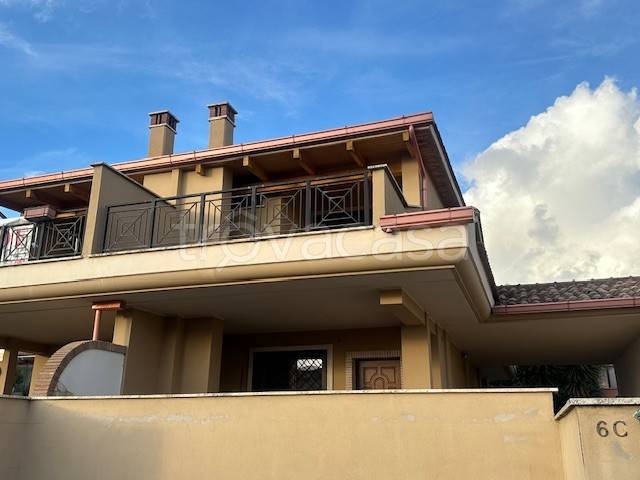 casa indipendente in vendita a Pomezia in zona Campo Jemini