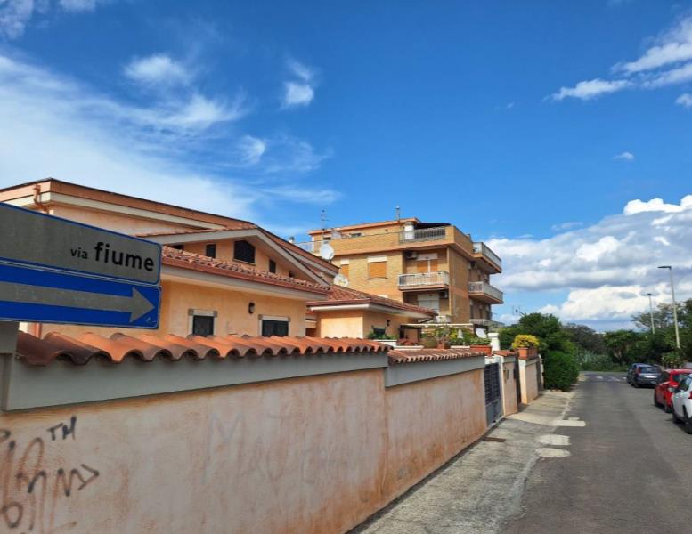 villa in vendita a Pomezia in zona Torvaianica