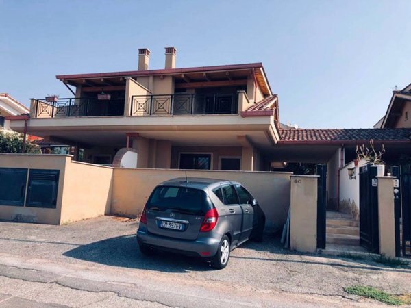 casa indipendente in vendita a Pomezia in zona Campo Jemini