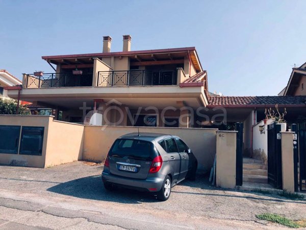 casa indipendente in vendita a Pomezia in zona Campo Jemini