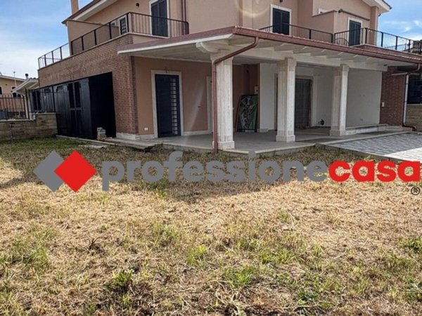 casa indipendente in vendita a Pomezia in zona Viceré