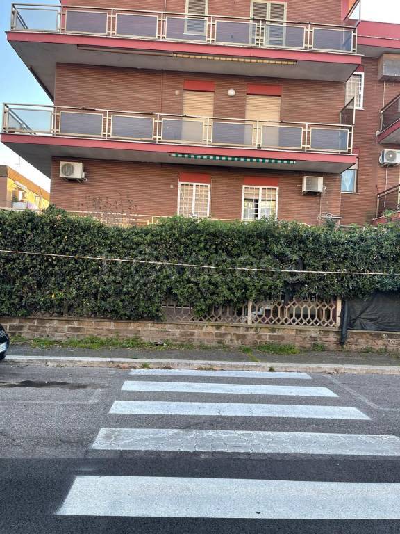 appartamento in vendita a Pomezia in zona Torvaianica