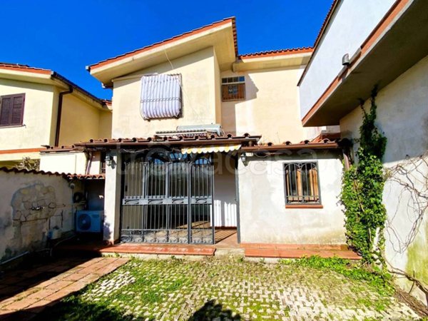 casa indipendente in vendita a Pomezia in zona Torvaianica