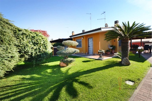 casa indipendente in vendita a Pomezia in zona Colli di Enea