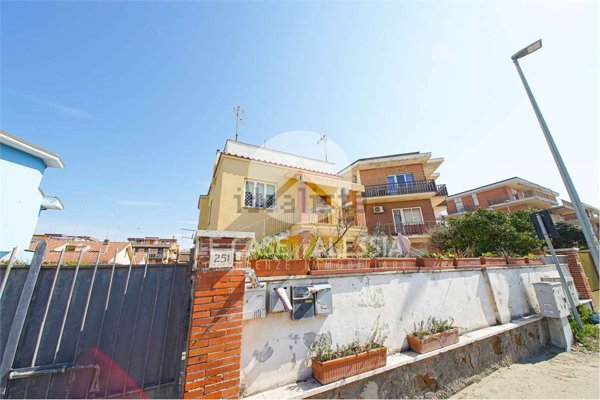 appartamento in vendita a Pomezia in zona Torvaianica