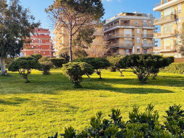 appartamento in vendita a Pomezia in zona Torvaianica