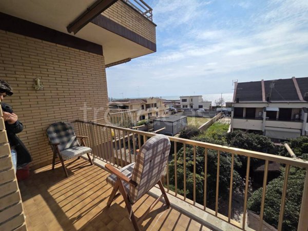 appartamento in vendita a Pomezia in zona Torvaianica