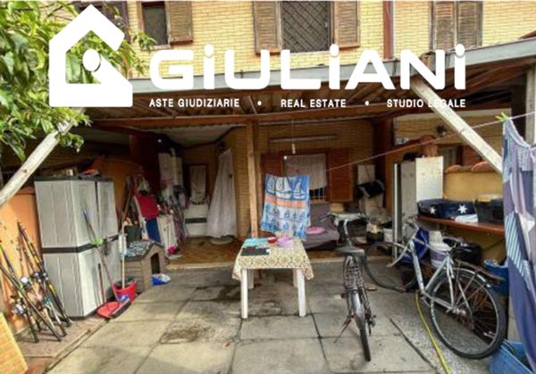 casa indipendente in vendita a Pomezia in zona Torvaianica